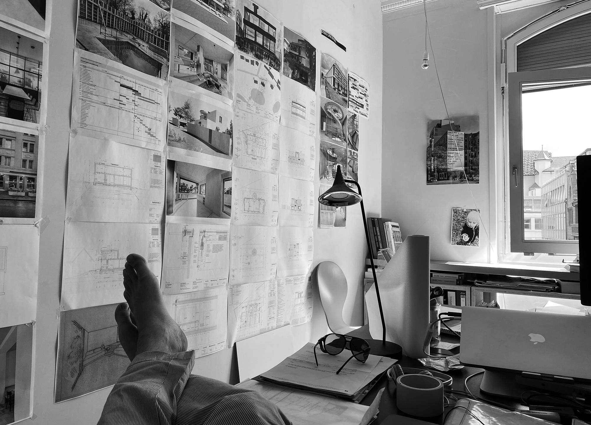 SZARC-Relax-black-white-1.jpg