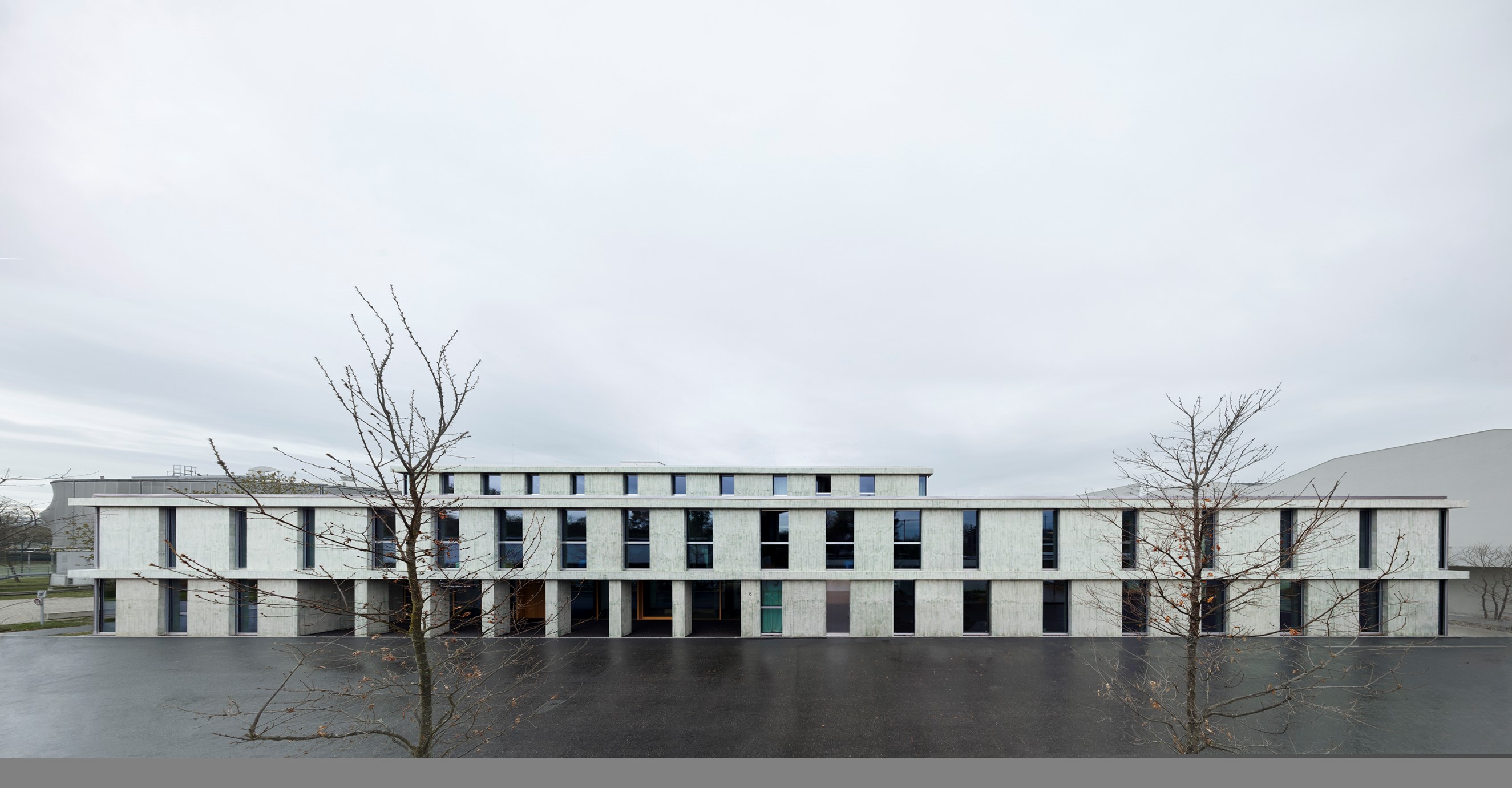 DSBG-Fassade-Ost-SZARC.jpg