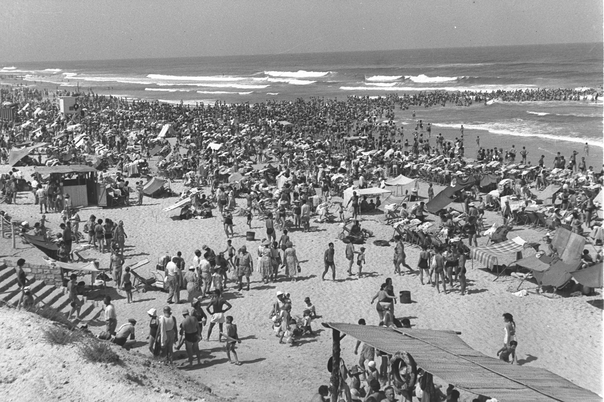 060_TLV_Herzliya-Beach-SZARC.jpg